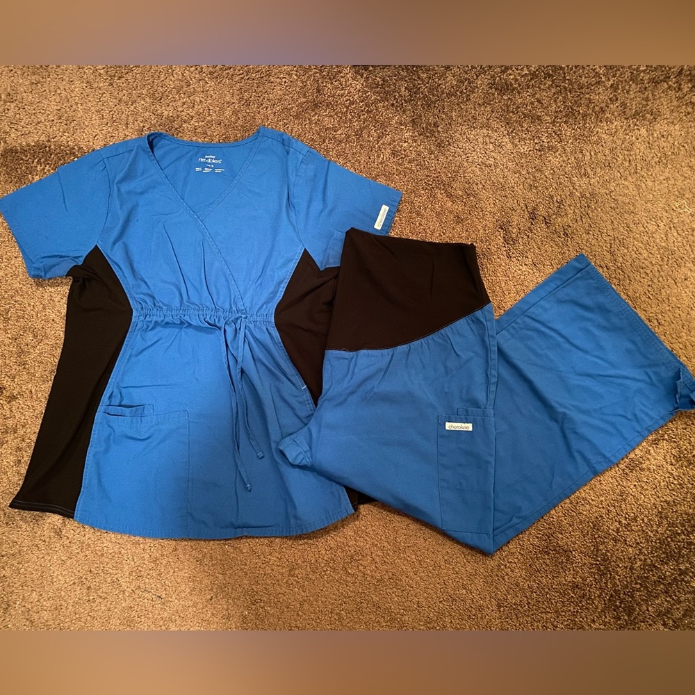 Women’s Maternity Scrubs, top and bottoms. Petite Large.